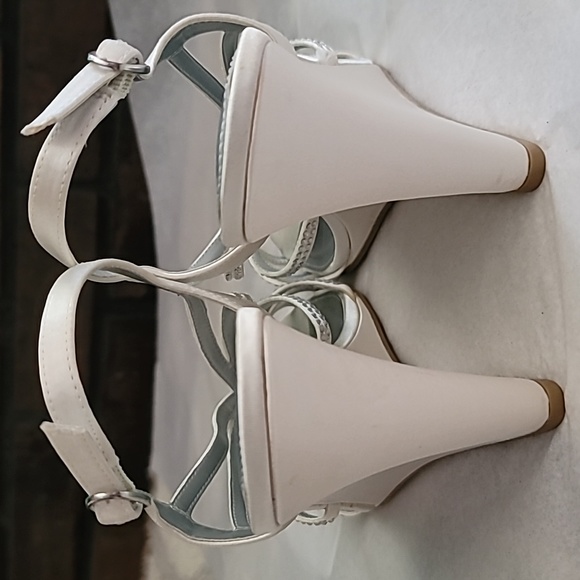 Unforgettable Moments sz9 wedge white w rhinestone adorned straps special occas - Picture 6 of 9